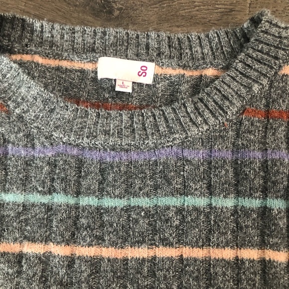 Women’s Sweater - Picture 2 of 2